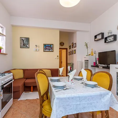 Grof Guest house Selce