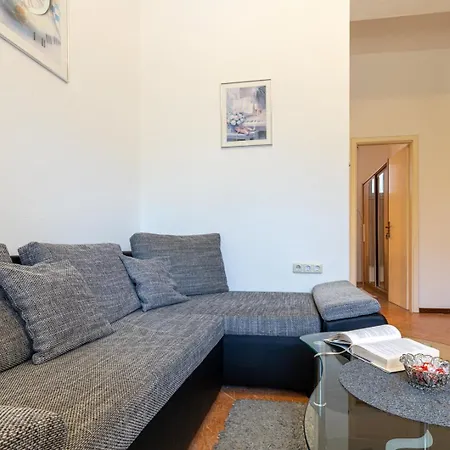 Grof Guest house 3*